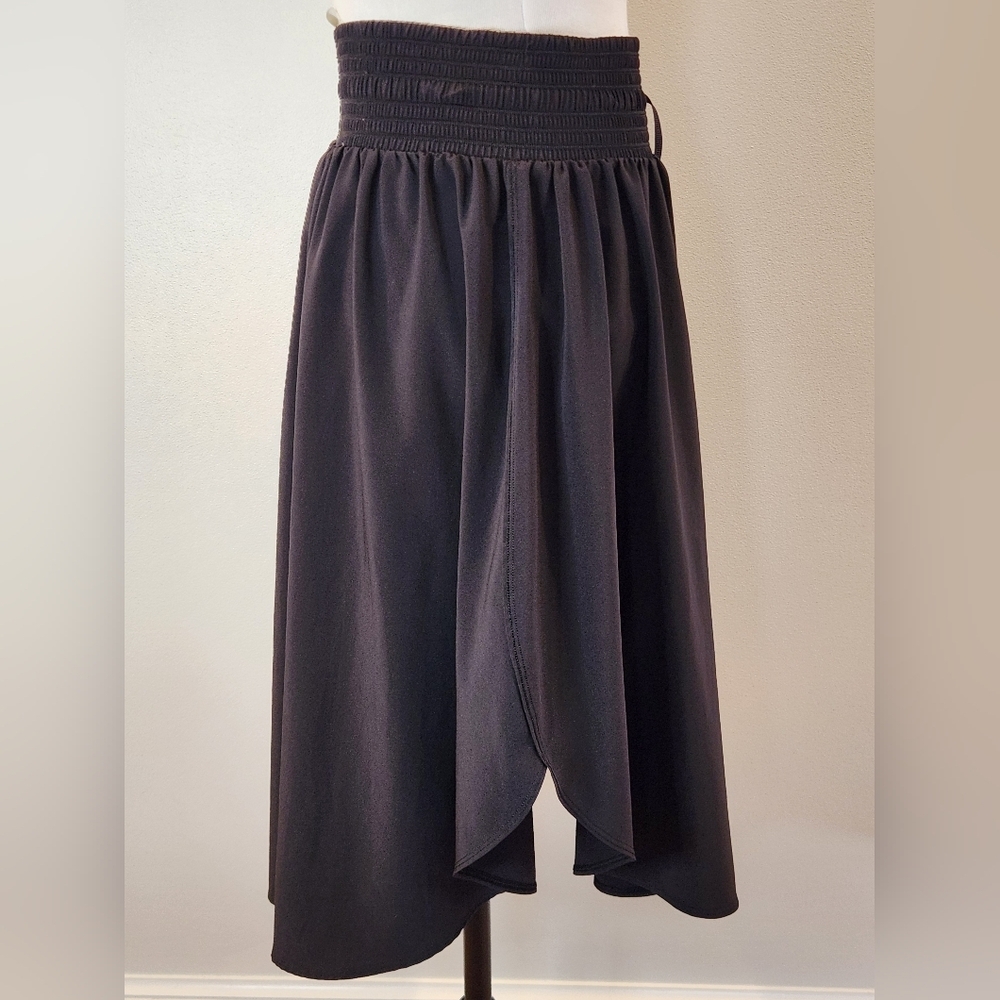 || LULULEMON || Everyday skirt, athletic wear, black, knee length, elastic waist - Picture 5 of 8